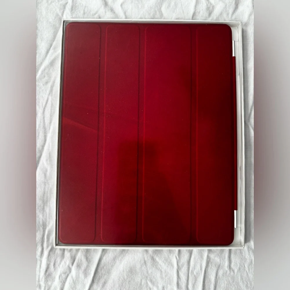 Apple iPad Smart Cover - Red - Picture 3 of 3